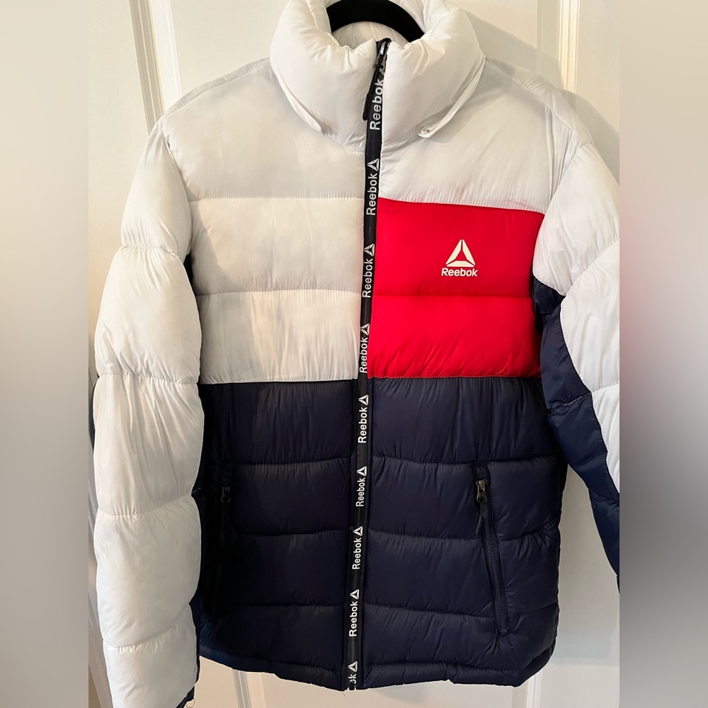 REEBOK light weight puffer men’s winter jacket. Hardly worn. Size medium.